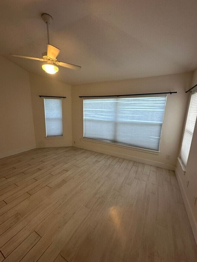 Building Photo - 105 Oceans Edge Dr
