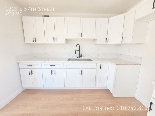 Building Photo - 1219 E 57th St