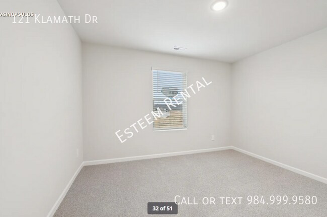 Building Photo - 121 Klamath Dr