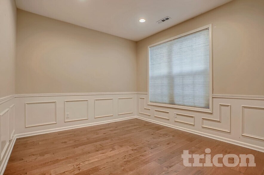 Building Photo - 341 Revolution Dr