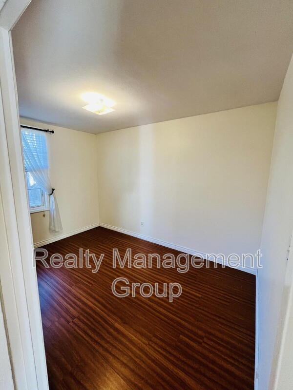 Building Photo - 246 Loma Vista Pl