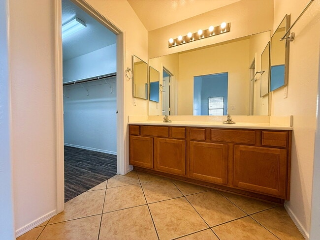 Building Photo - Freshly Painted 1-Story Home with Spacious...