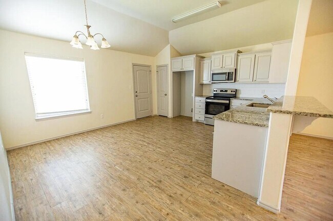 Building Photo - 1406 Kingston St