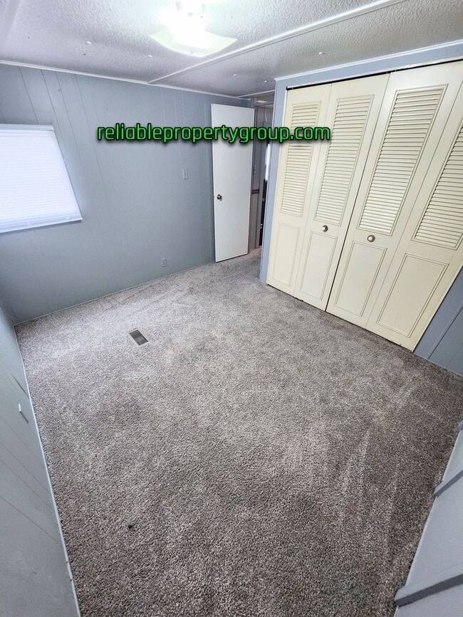 Building Photo - New Listing in Fort Wayne