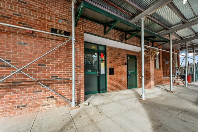 Building Photo - 605 New York Ave