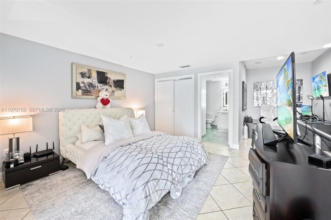 Building Photo - 1050 Brickell Ave