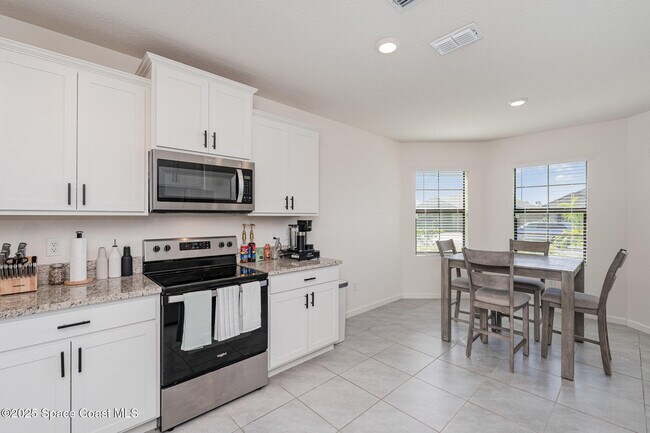 Building Photo - 943 Remington Green Dr SE