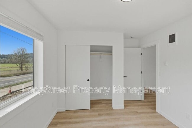 Building Photo - 810 S 19th St