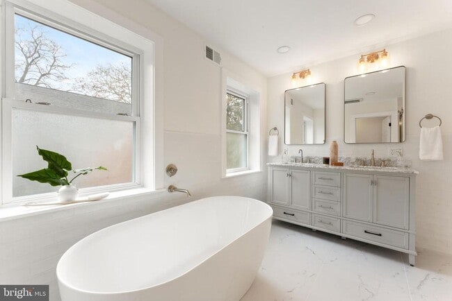 Building Photo - 209 Merion Ave