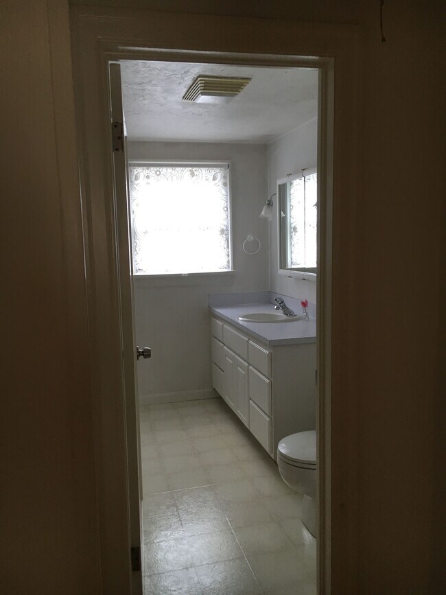 Building Photo - 2080 Hilyard St