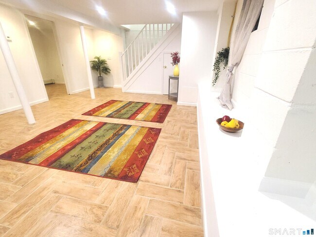 Building Photo - 42 County St