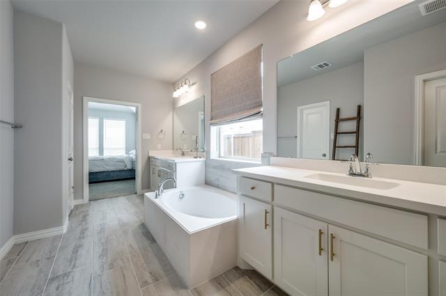 Building Photo - 3004 Comal Dr