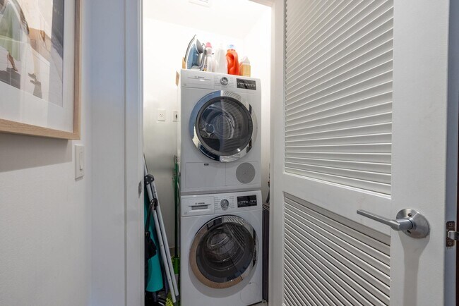 Building Photo - 75 Park Ln S