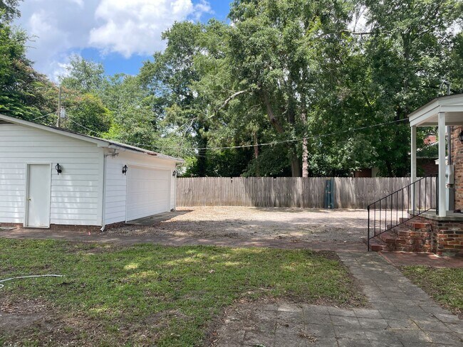 Building Photo - 106 Silver Bluff Rd