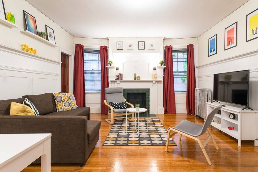 Building Photo - 1253 Beacon St