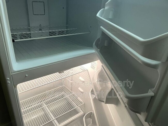 Building Photo - 6968 Lake Ave