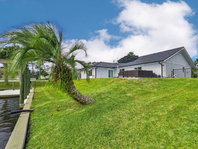 Building Photo - 2 Cedar Ct