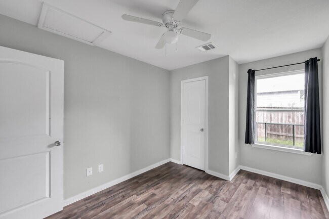 Building Photo - 16618 E Hammon