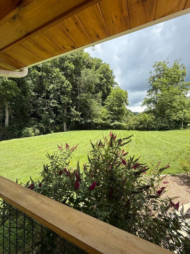 Building Photo - Updated 2 Bed 1 Bath Home in Mars Hill, NC!!