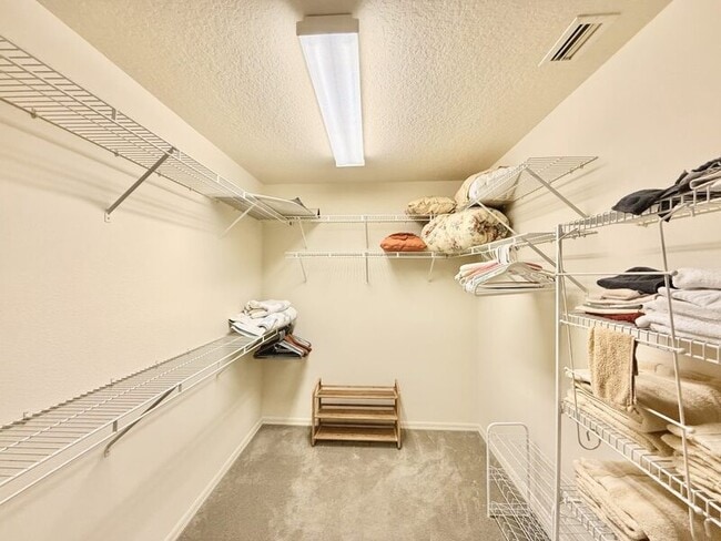 Building Photo - 8724 Ashbury Dr