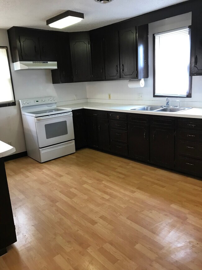 Building Photo - 1402 S 24th St