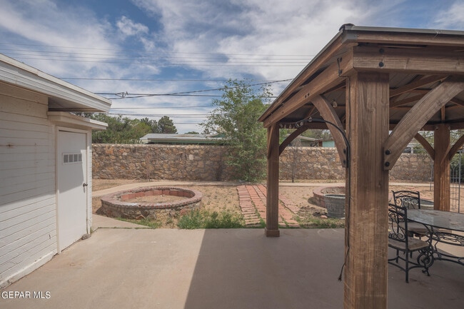 Building Photo - 1504 Nueces Way