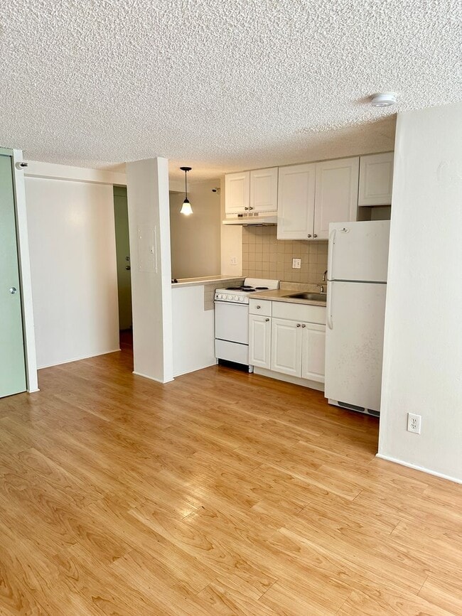 Building Photo - 1060 Kamehameha Hwy