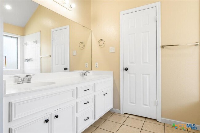 Building Photo - 605 Paintbrush Dr