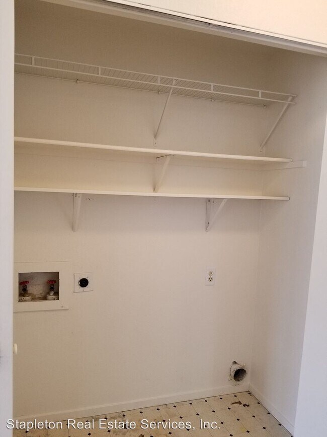 Building Photo - 2 br, 1 bath House - 6965 Pah Rah Dr.