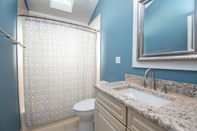 Building Photo - 131 S Lodge Ln