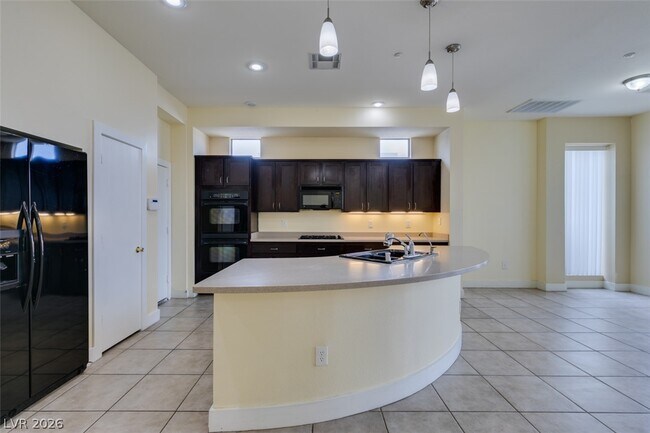 Building Photo - 228 Frapuccino Ave