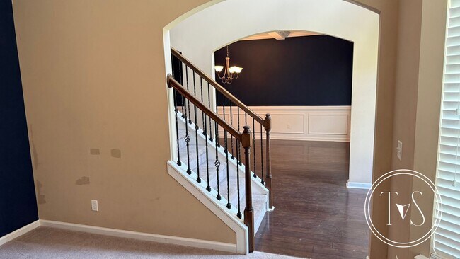 Building Photo - 639 Red Oak Ln