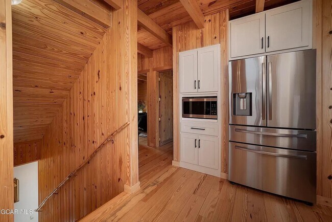 Building Photo - 577 Forrest Dr