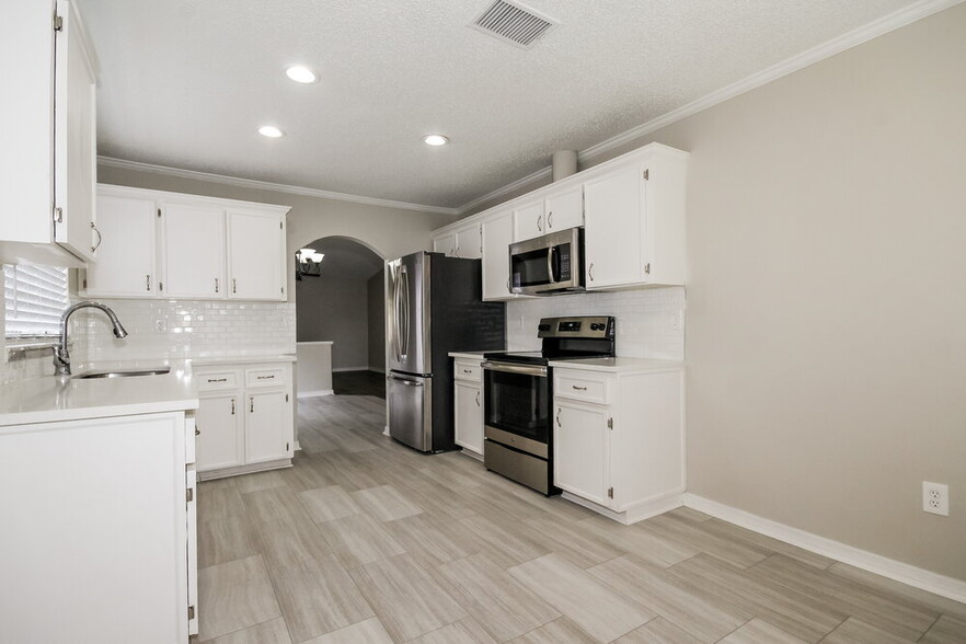 Building Photo - 1554 Thistledown Dr
