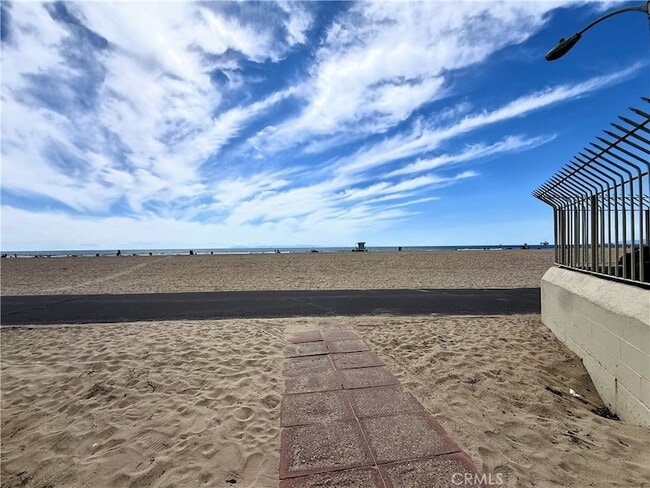 Building Photo - 711 Pacific Coast Hwy