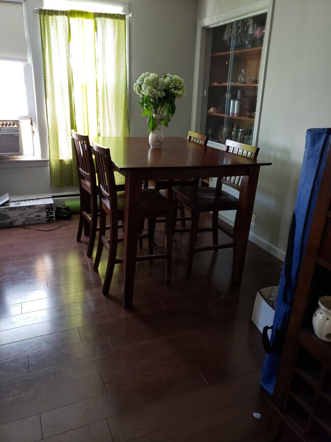 Building Photo - 121 Palm St