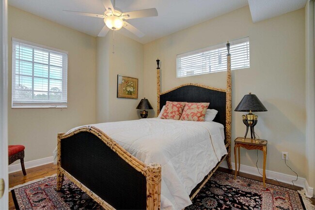 Building Photo - 12759 SE Old Cypress Dr
