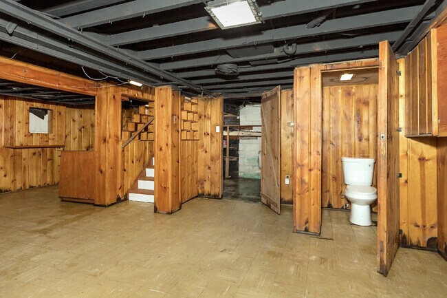Building Photo - 9238 Artesian St