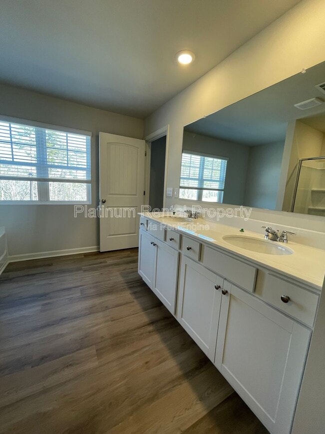 Building Photo - 56 Rustin Rdg