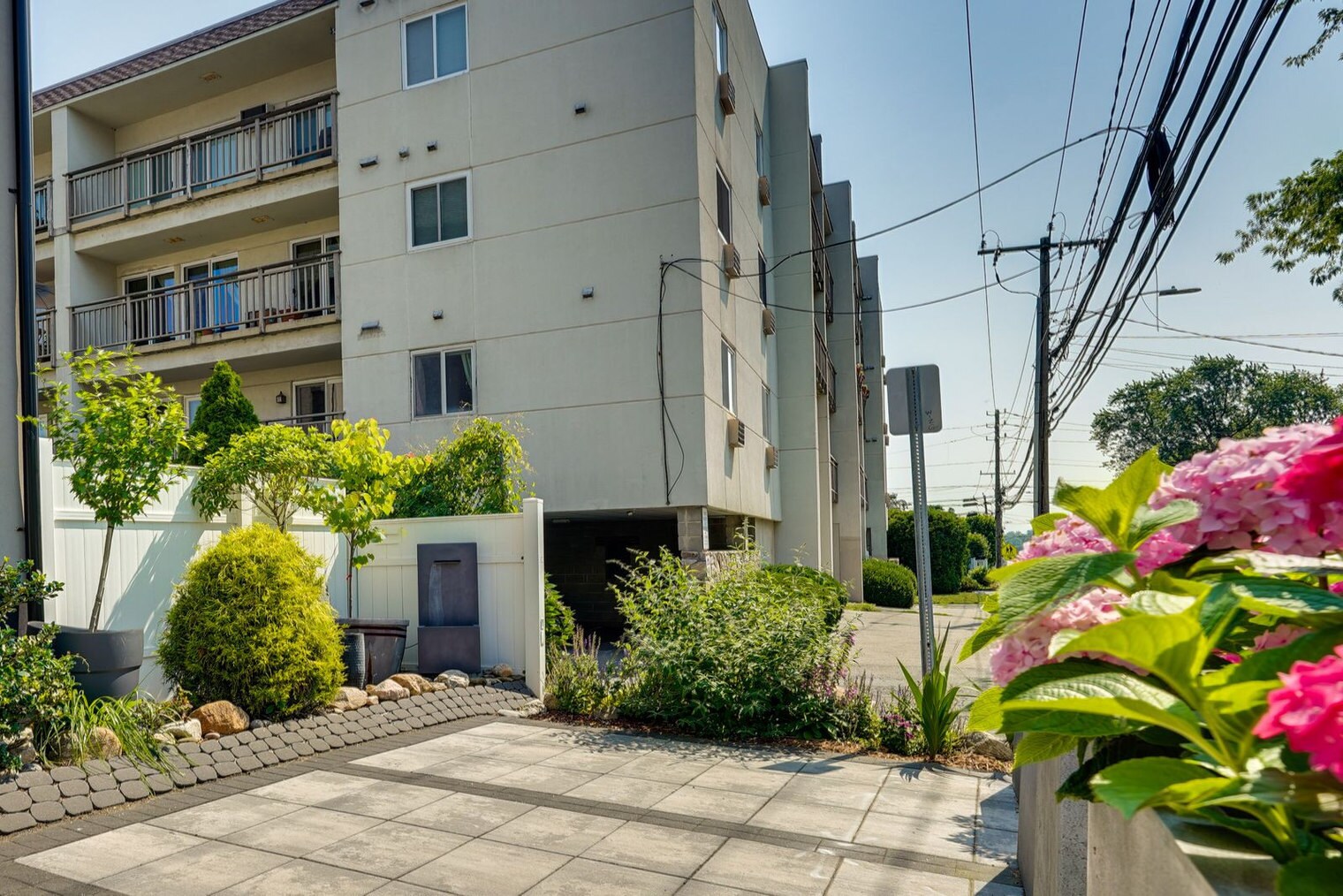 Building Photo - 930 Cove Rd