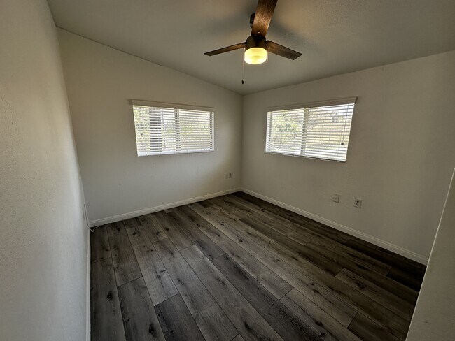 Building Photo - 10374 Lake Summit Dr