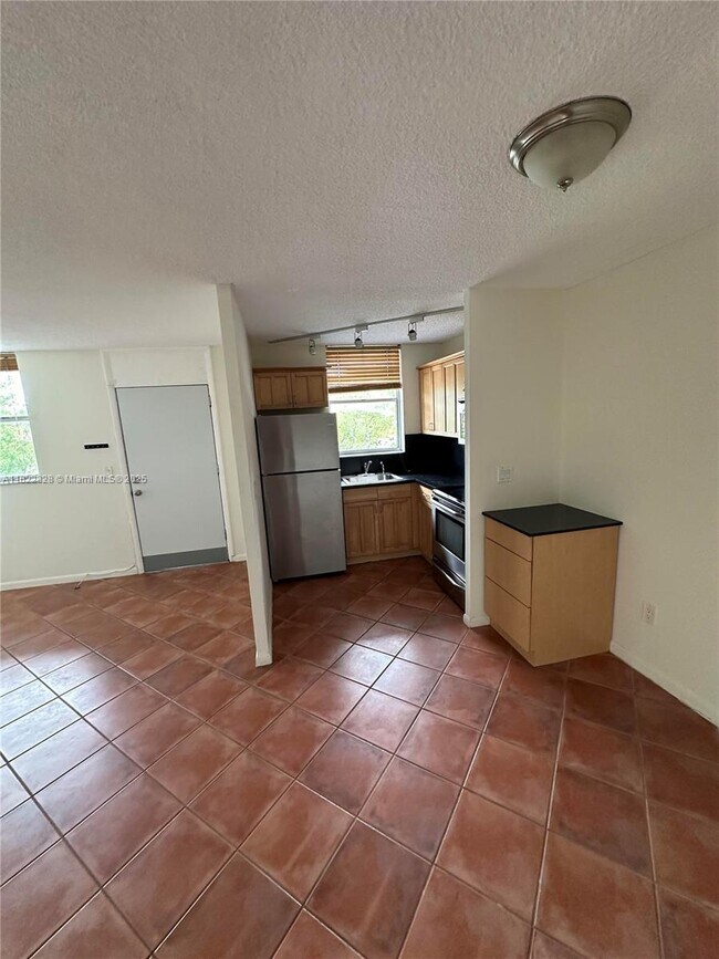 Building Photo - 1801 S Treasure Dr