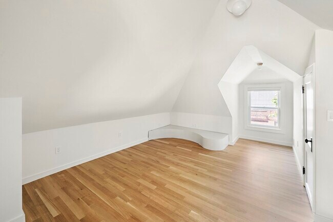 Building Photo - 123 Beech St