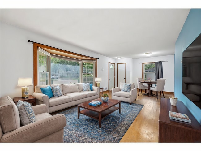 Building Photo - 4 Bed - 2 Bath Brooklyn Park Home with Lar...