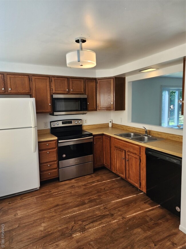 Building Photo - 3 Harbor Hill Ct