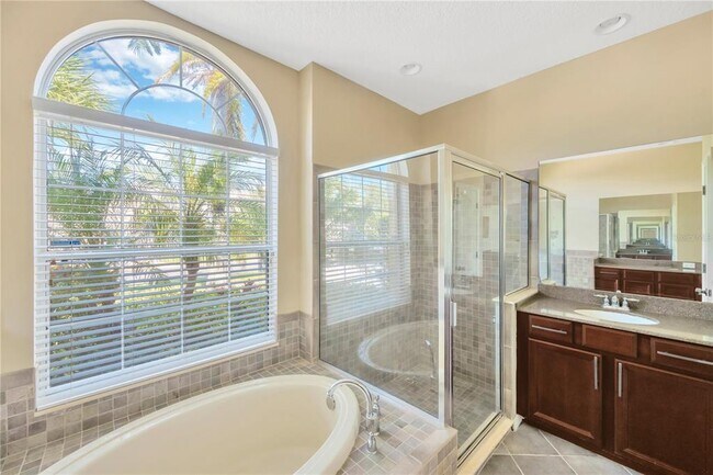 Building Photo - 1833 Mira Lago Cir