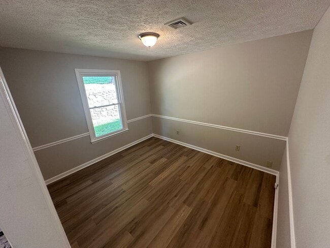 Building Photo - 5159 Saundersville Rd