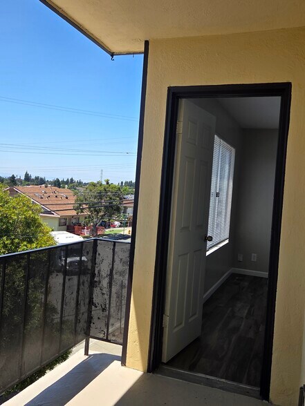 Building Photo - 25684 Spring Dr