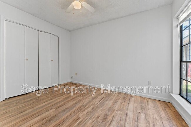 Building Photo - 1142/1144 Willow Creek Dr