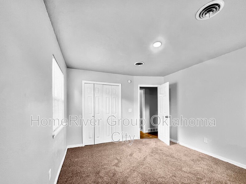 Building Photo - 1509 Hampton Rd